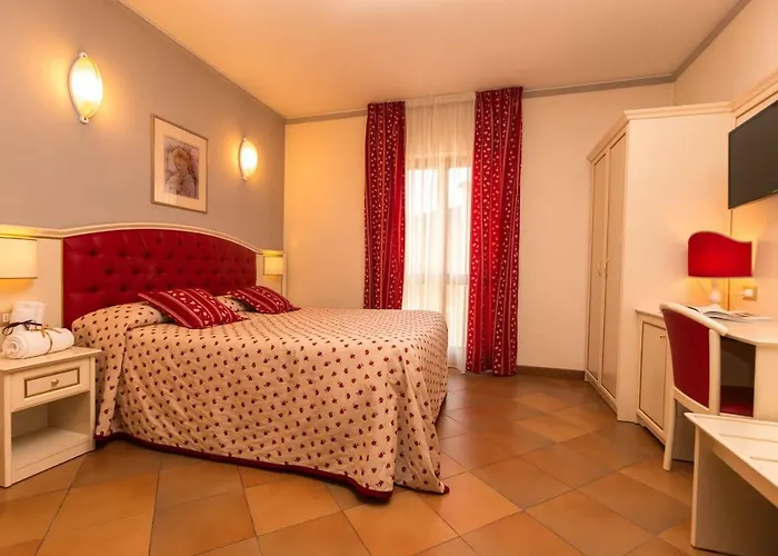 ホテル レ ムーラ 3*